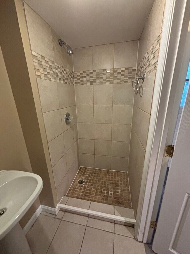 Building Photo - 3 Bedrooms plus Finished basement