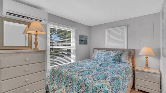 Building Photo - 1226 1/2 Briarwood Rd-