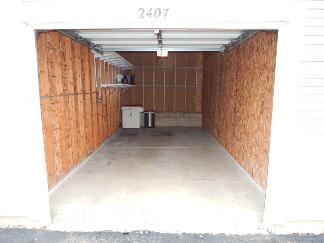 Building Photo - 2413 Silverstone Dr