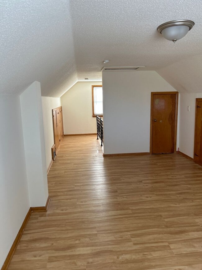 Building Photo - Beautiful 4 Bedroom 1 Bathroom in North Mi...