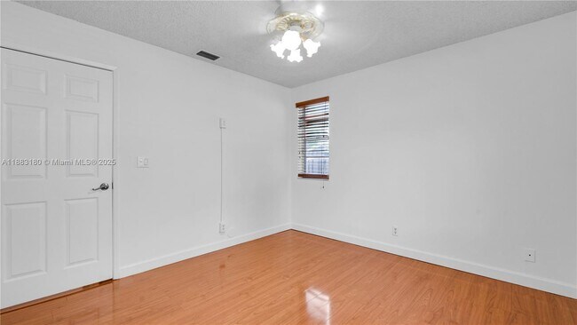 Building Photo - 570 Woodgate Cir