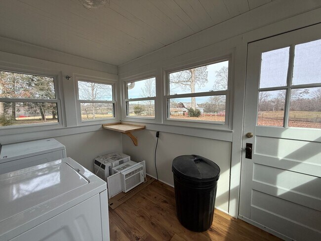 Building Photo - 4676 Sevierville Rd