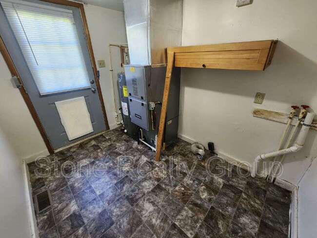 Building Photo - 2282 IN-163