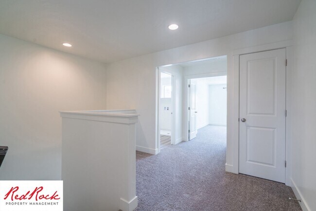 Building Photo - Private 4 Bedroom Corner Unit