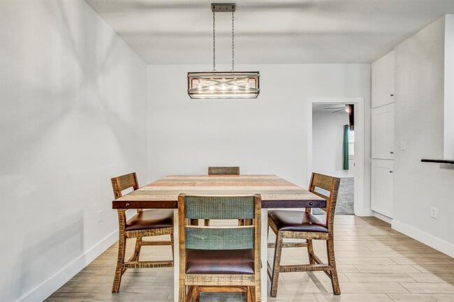 Building Photo - 109 Les Ln