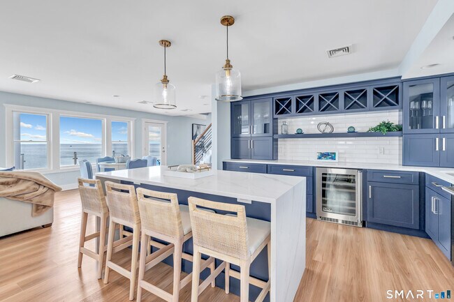 Building Photo - 9 Stowe Ave