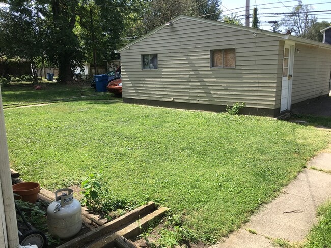 Building Photo - 5240 N College Ave