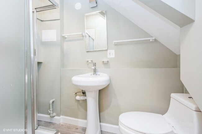 Building Photo - 2149 N Lorel Ave