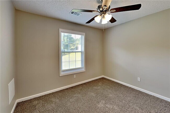 Building Photo - 705 Beranda Cir