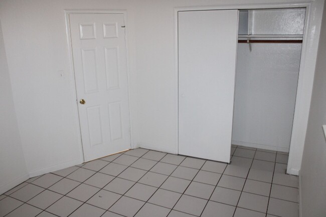 Building Photo - 527 Vaqueros Ave