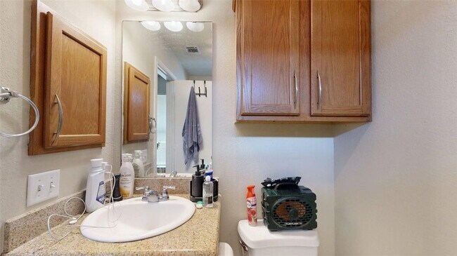 Building Photo - 2933 McLaren Dr