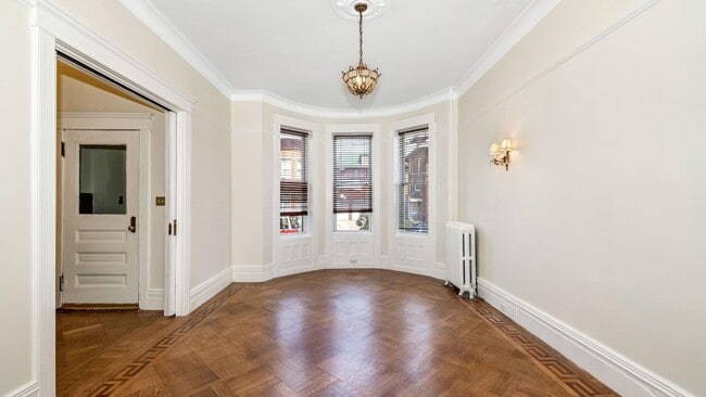 Building Photo - 247 Woodlawn Ave