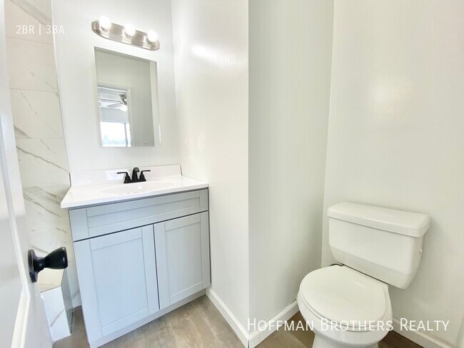 Building Photo - 1206 S Holt Ave