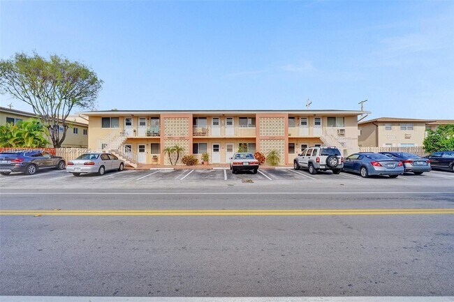 Building Photo - 2909 Middle River Dr