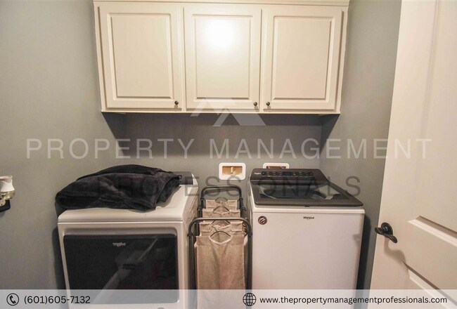 Building Photo - A wonderful home full of character!