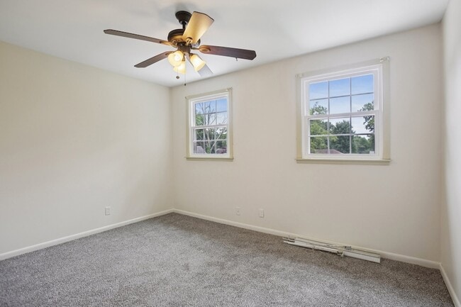 Building Photo - 8024 Regency Dr