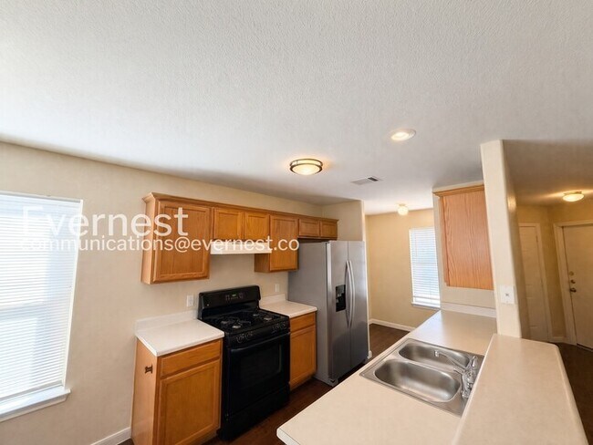 Building Photo - Modern Town Home with Fenced Backyard and Attached Garage