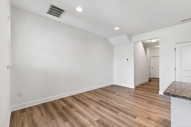 Building Photo - Beautiful Modern 3BR Townhome in the Heart of Wendell!