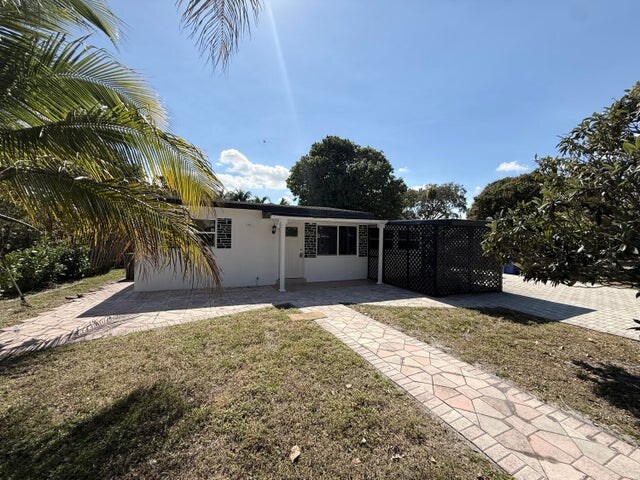 Building Photo - 1382 NE 28th St