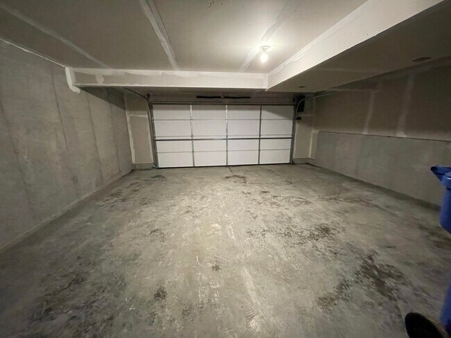 Building Photo - 2125 Spring Dreams Ln