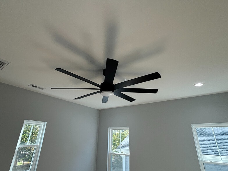 Building Photo - Room in House on Booker Ave