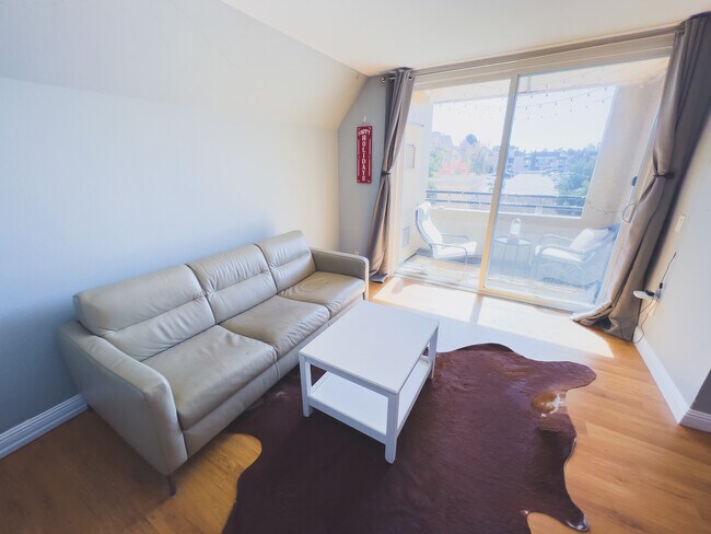 Building Photo - 3915 Nobel Dr