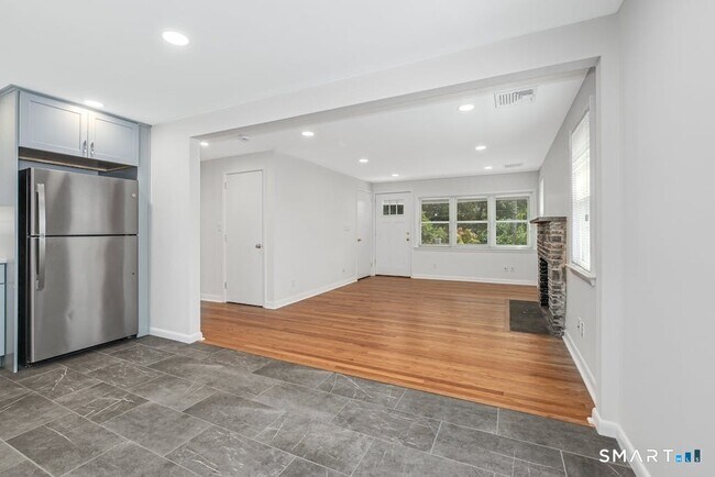 Building Photo - 3 Wild Rose Rd