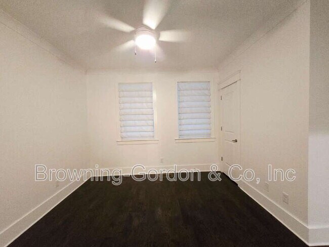 Building Photo - 6539 Thunderbird Dr