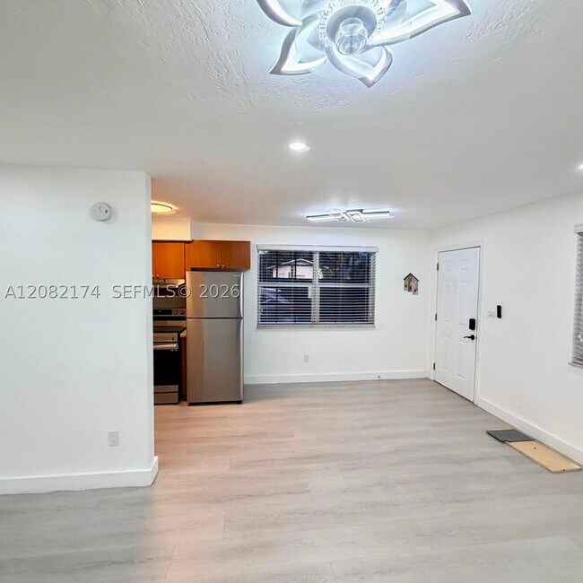 Building Photo - 2015 SW 27th Ave