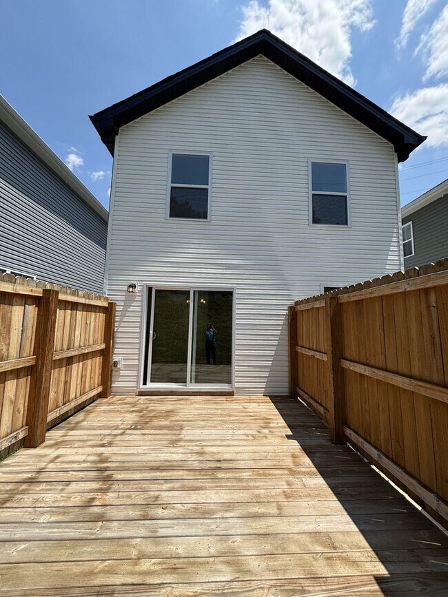 Building Photo - 839 Cumberland Dr