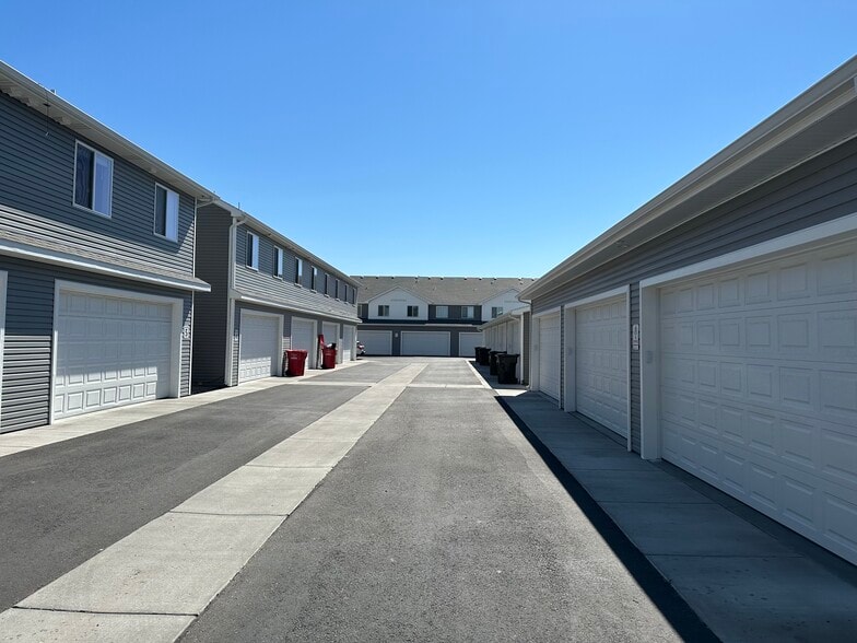 Building Photo - 187 Courthouse Way