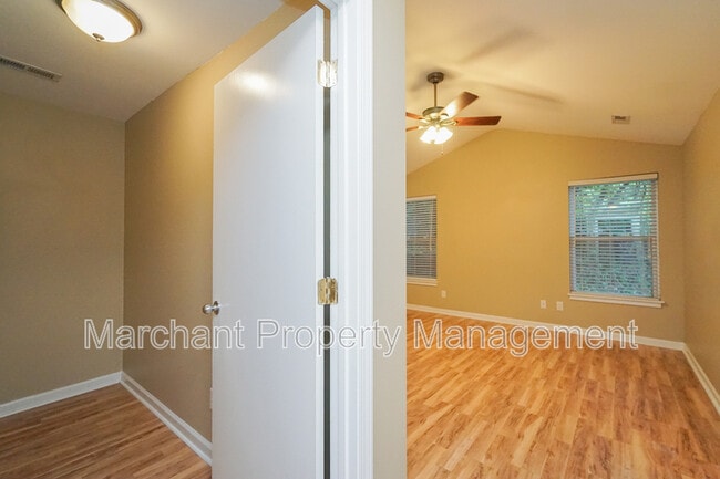 Building Photo - 717 Bennett St