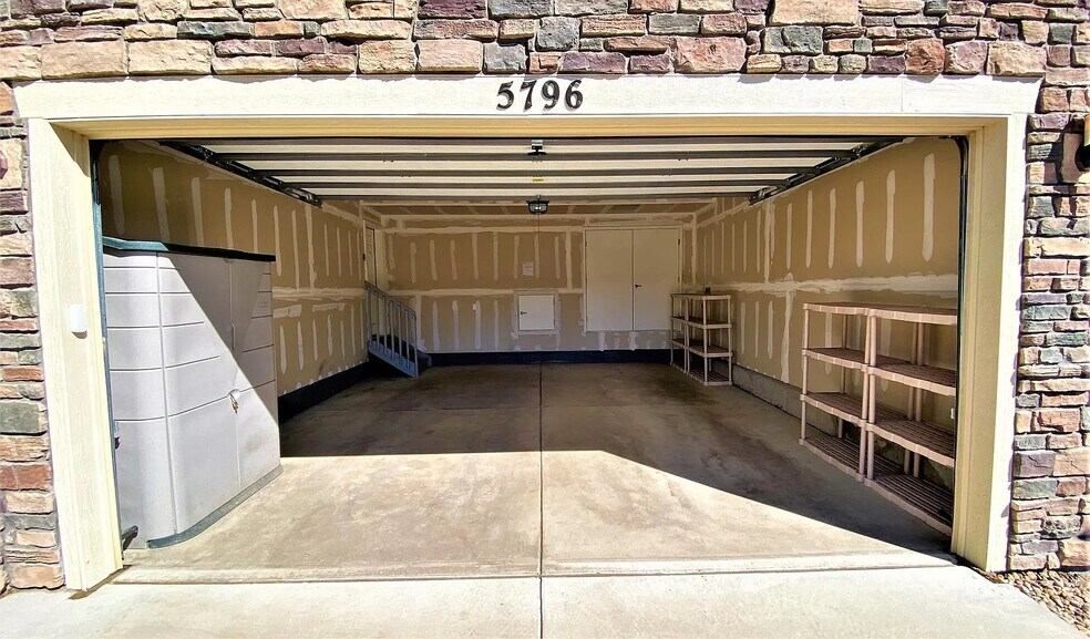 Building Photo - 5796 Dunraven St