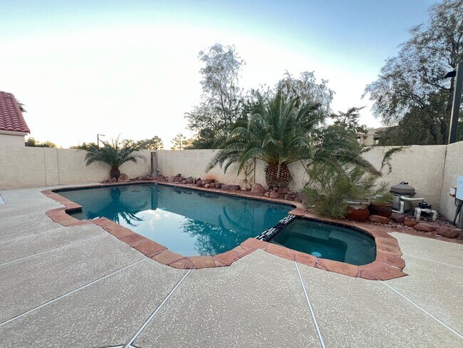 Building Photo - 3 bedroom upgraded Green Valley Home with Pool!