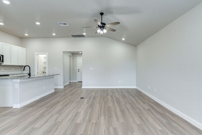 Building Photo - Brand New 4/2 in South Lubbock!