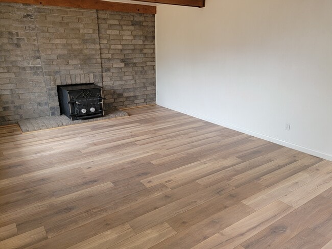 Building Photo - 1152 S Yosemite Way