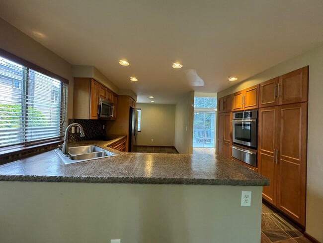 Building Photo - Cozy 3 bed 2.5 bath home in Klahanie Issaquah