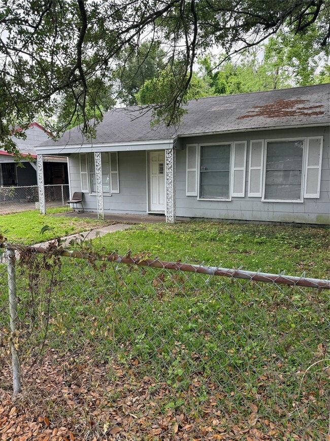 Building Photo - 328 Garland Ave