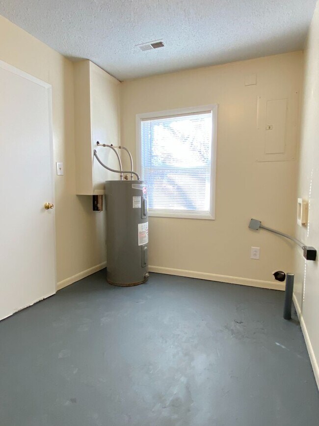 Building Photo - 3387 SW Brendan Ave