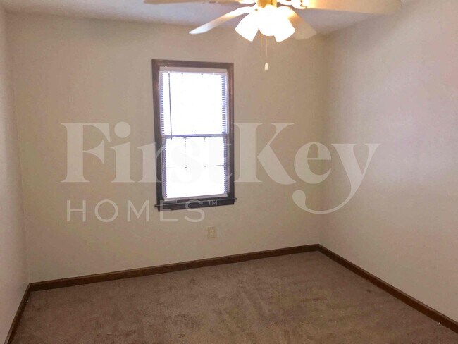 Building Photo - 1433 St Dunstans Rd