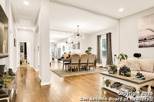 Building Photo - 1038 W Mistletoe Ave
