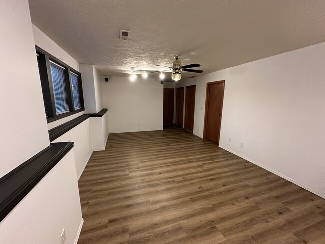 Building Photo - 9206 N Londale Dr