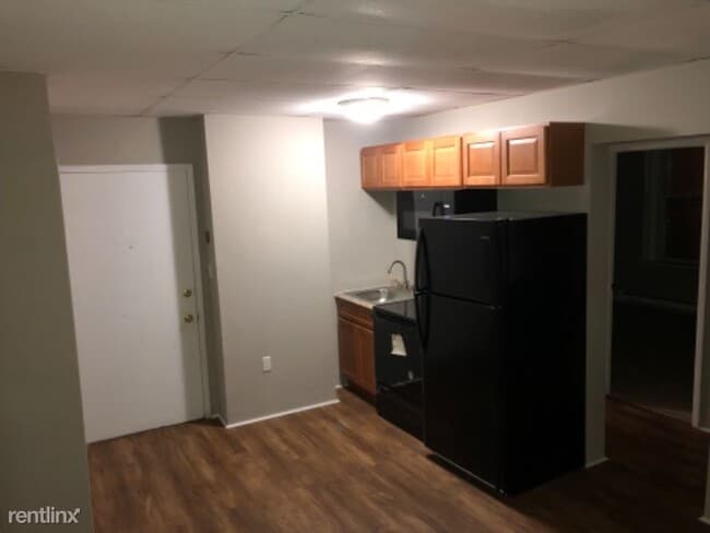 Building Photo - 2 br, 1 bath Apartment - 201-205 W Fourth st