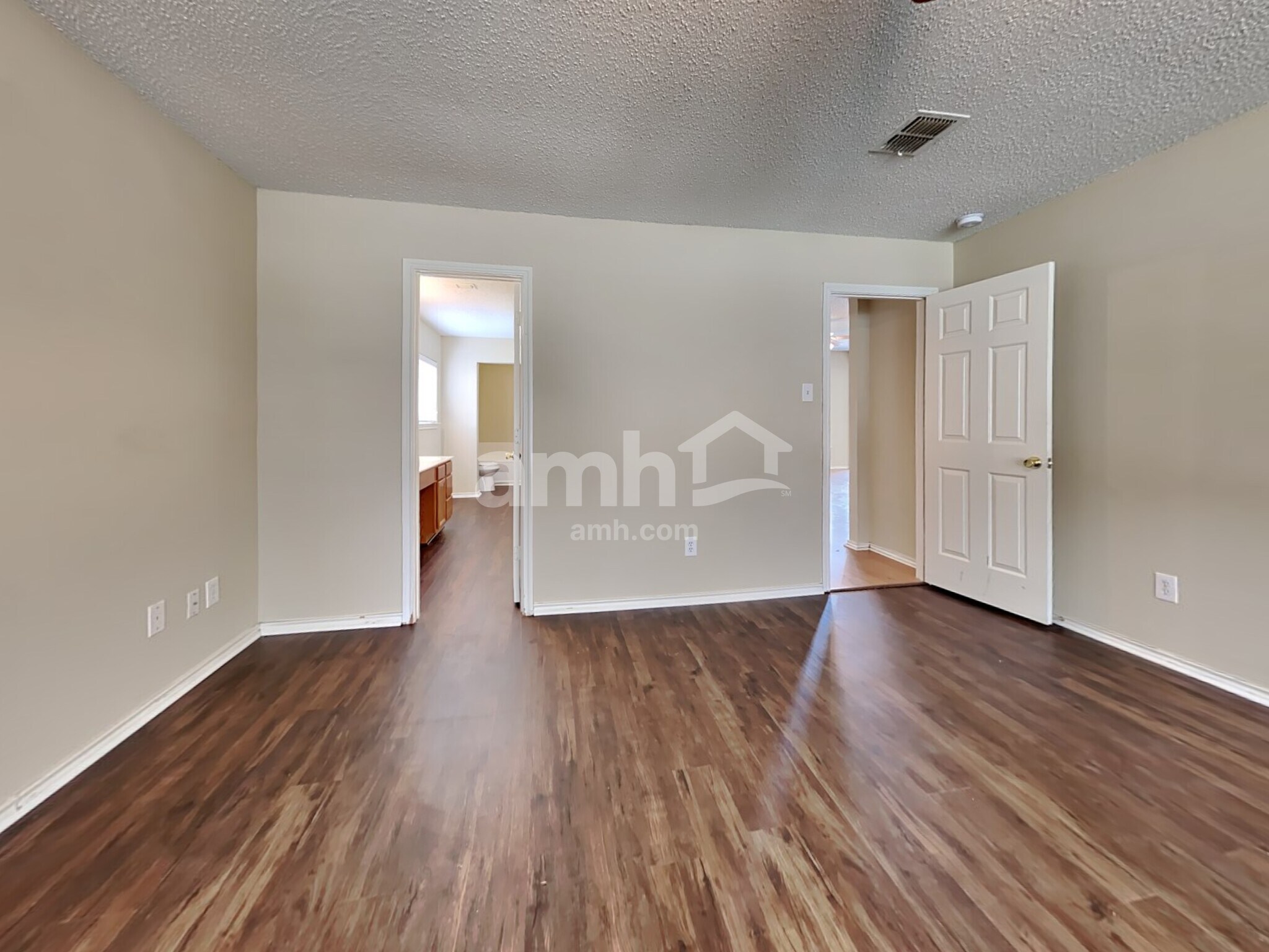 Building Photo - 205 Kissimmee Dr