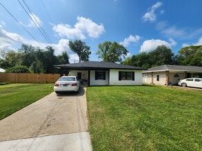 Building Photo - 205 Rosa St
