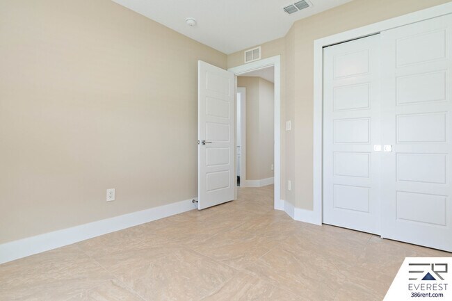 Building Photo - 1 Zaftig Ct