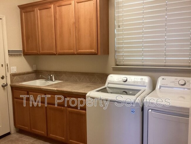 Building Photo - 3725 Bella Cruz Ct