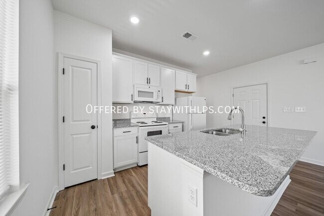 Building Photo - 1571 Court Ave