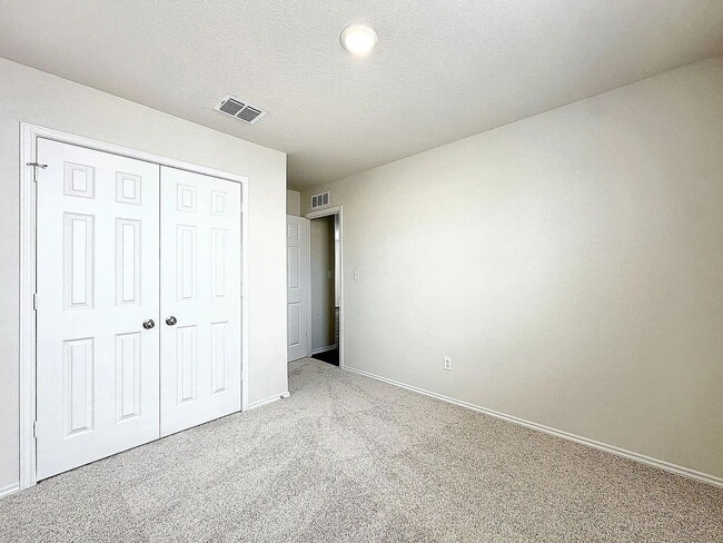 Building Photo - "Charming 3-Bed 2 bath Oasis in New Braunfels