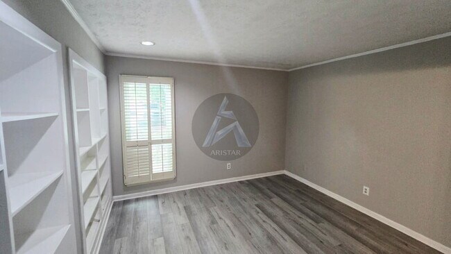 Building Photo - 2646 Briarwood Dr SE